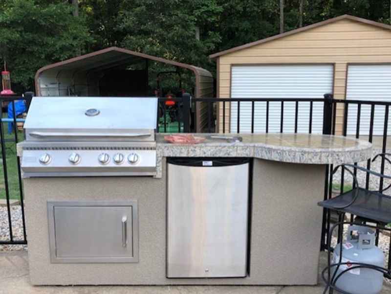Kokomo Grill Maui 7'6" BBQ Island | Built-In Grill, 33" Round Bar & LED Lights — LP or NG