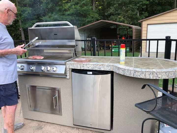 Kokomo Grill Maui 7'6" BBQ Island | Built-In Grill, 33" Round Bar & LED Lights — LP or NG